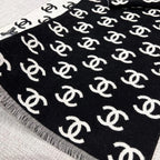 Black and white double-sided double-ring textured knitted shawl