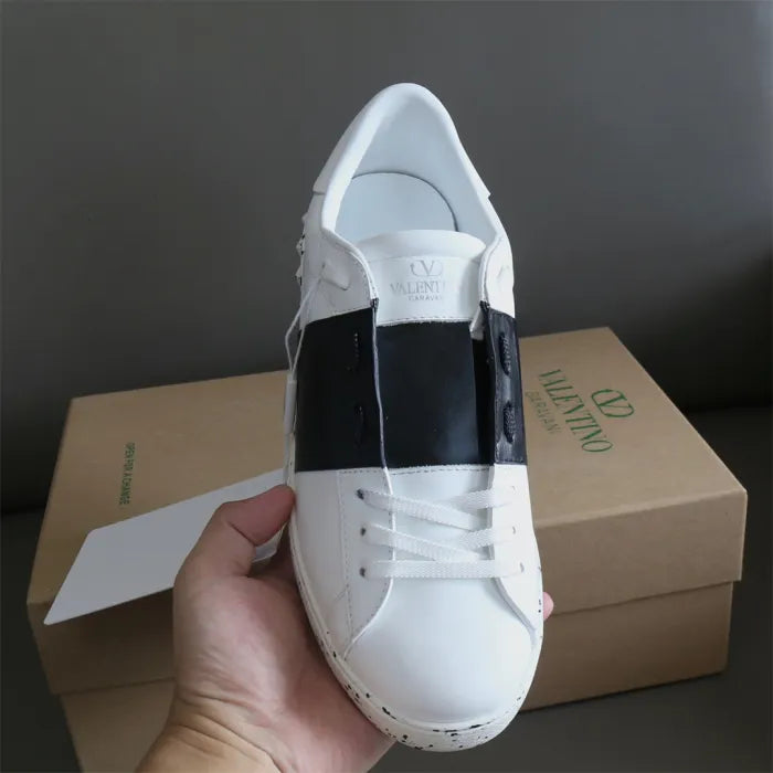 V - SNEAKERS