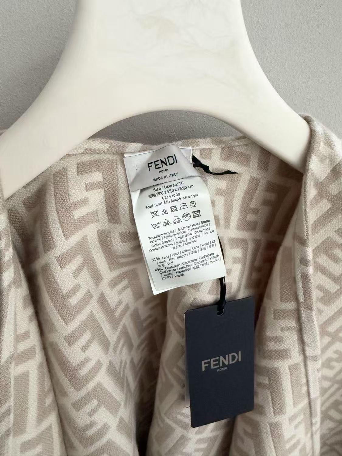Two-color geometric texture knitted shawl, fringed edge loose warm exterior