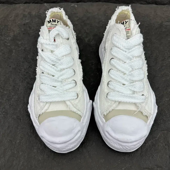 A - SNEAKERS