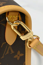 Vintage-Inspired Box Hand bag