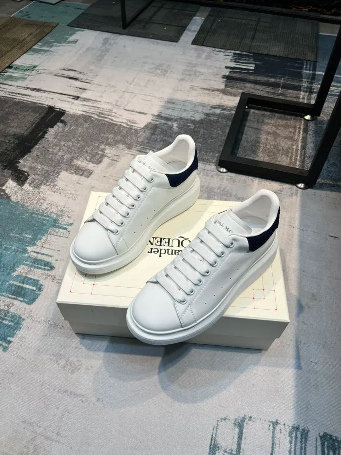 A - SNEAKERS