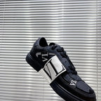 V - SNEAKERS