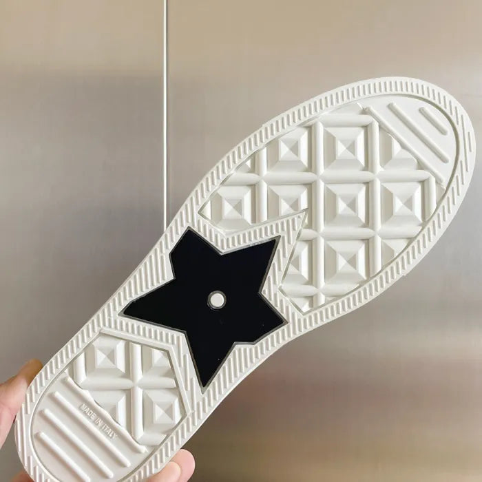D - SNEAKERS