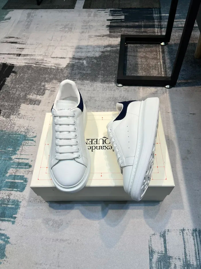 A - SNEAKERS