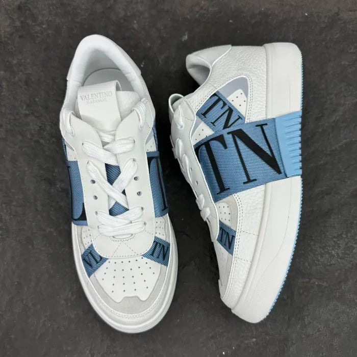 V - SNEAKERS