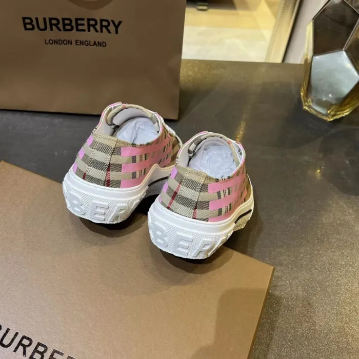 B - SNEAKERS
