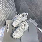 B - SNEAKERS