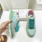 B - SNEAKERS