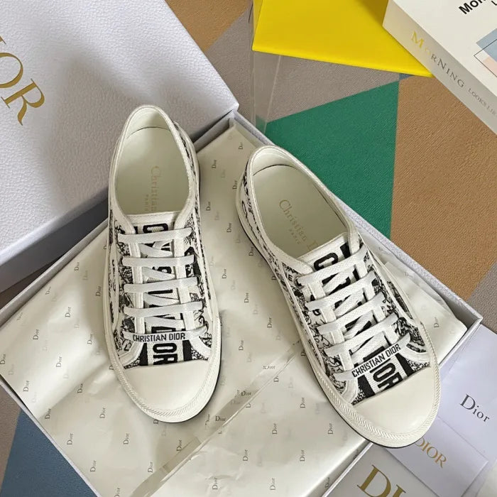 D - SNEAKERS