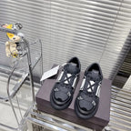 V - SNEAKERS