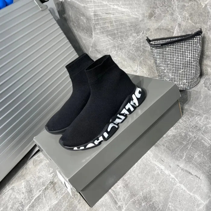 B - SNEAKERS