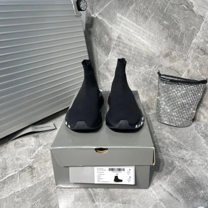 B - SNEAKERS