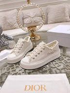 D - SNEAKERS