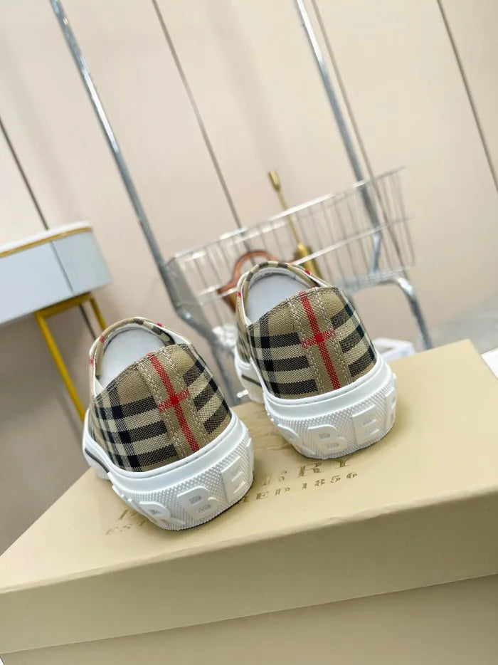 B - SNEAKERS