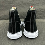 A - SNEAKERS