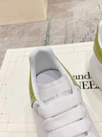 A - SNEAKERS
