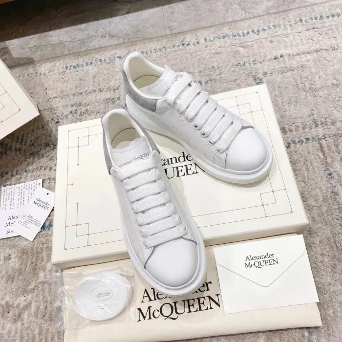 A - SNEAKERS