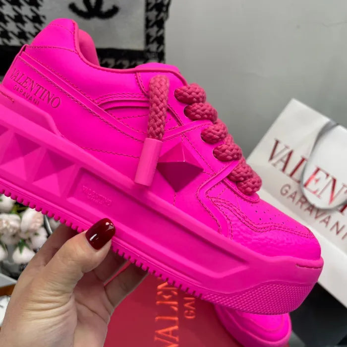 V - SNEAKERS