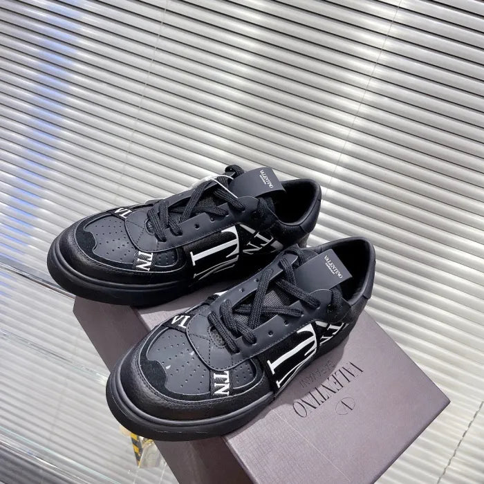 V - SNEAKERS