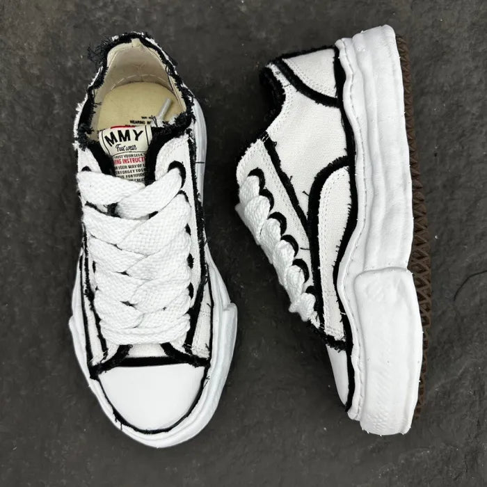 A - SNEAKERS