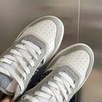 D - SNEAKERS