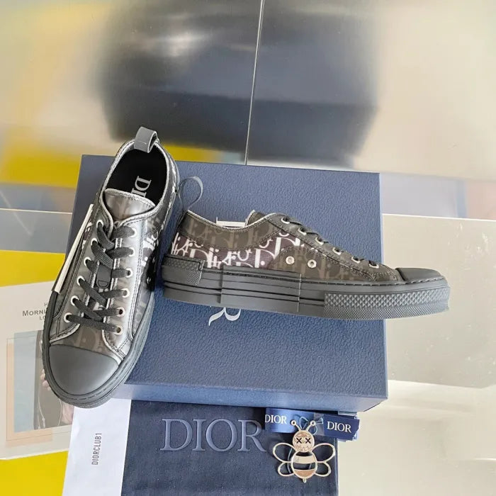 D - SNEAKERS