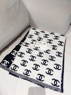 Black and white double-sided double-ring textured knitted shawl